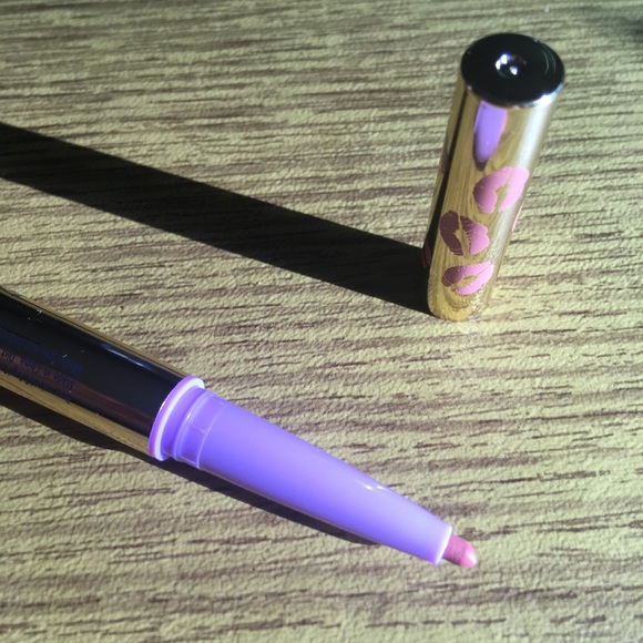 SALE!🌞(Almost New) The Lip Architect Tarte - Picture 3 of 8